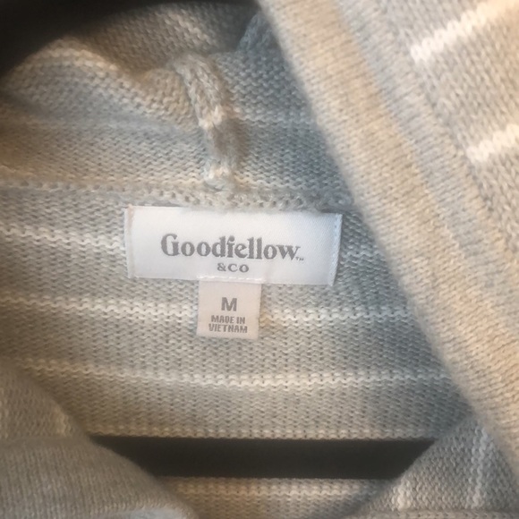 Gray hooded sweater - Picture 2 of 3